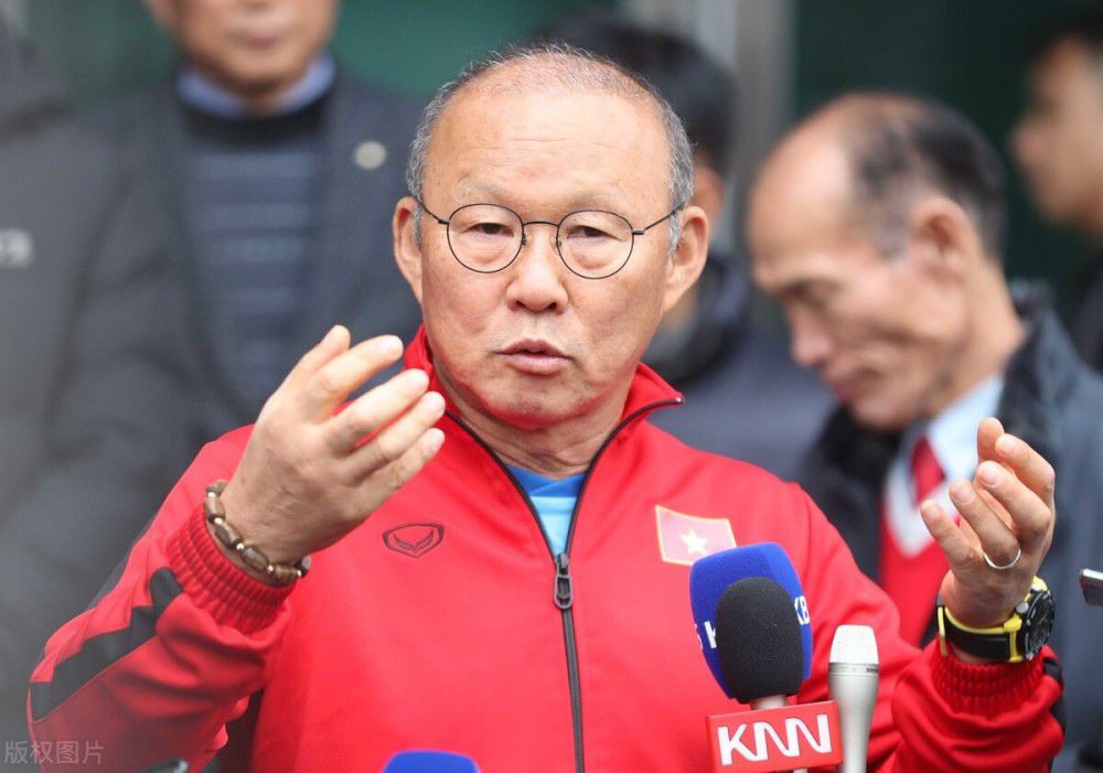 拜仁0-2落后法兰克福　第36分钟，拜仁被打花了！
